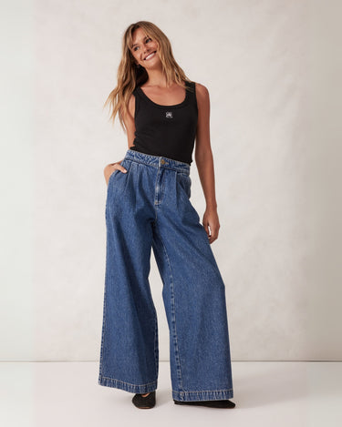 ZOE CONTOUR RIB SCOOP TANK BLACK - STUDIO JO STORE